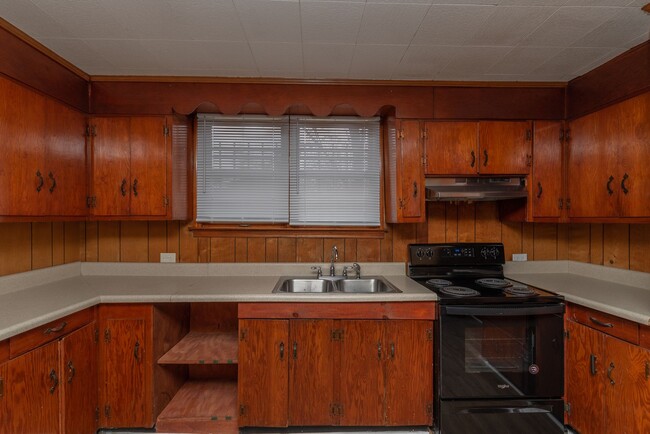 Building Photo - PRICE REDUCED- $995 - Cute 3 Bed/2 Bath Si...