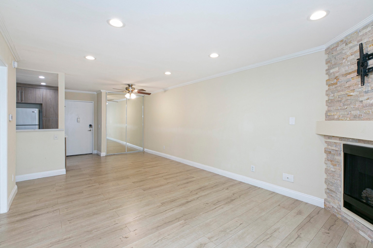Living room - 5525 Canoga Ave