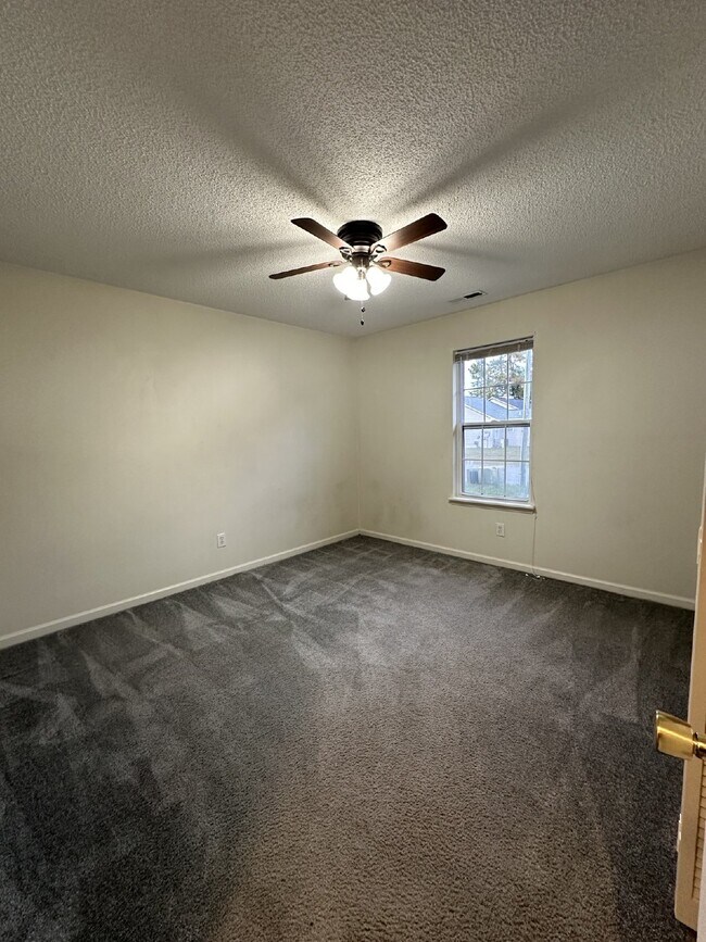 Building Photo - 104 Glenside Ct