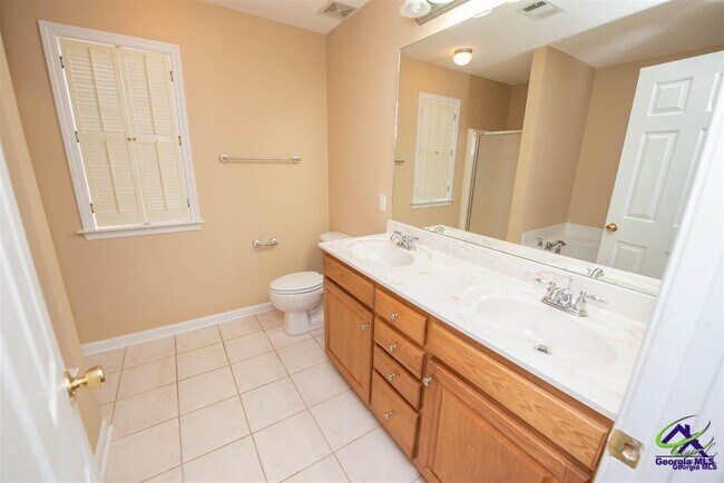 Building Photo - 122 Emberly Ln