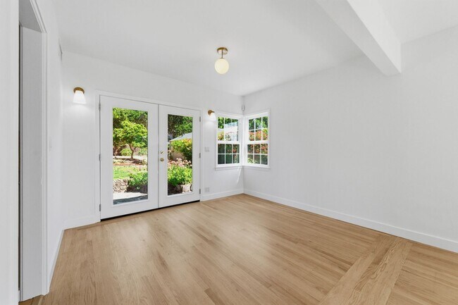 Building Photo - Charming 2 bed, 1.5 bath Alta Heights Home