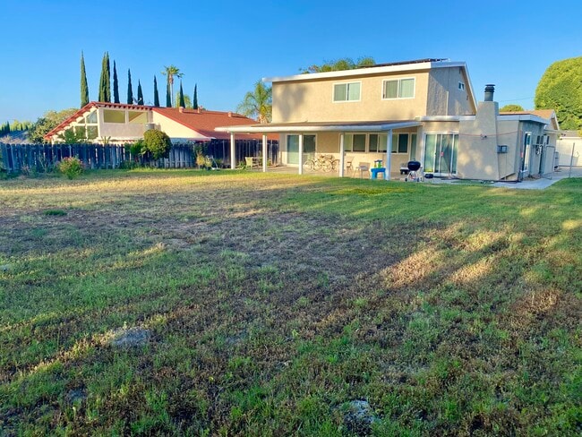 Building Photo - 1604 Avenida Del Vista