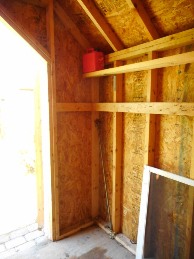 Building Photo - 608 Green St