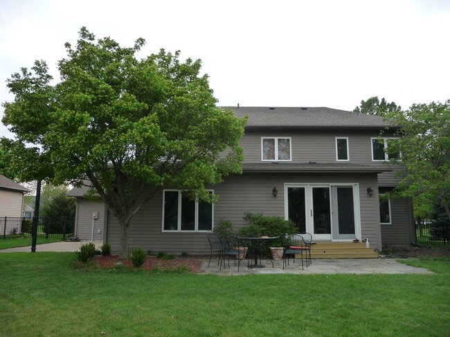 Building Photo - 2704 Cherry Hills Dr