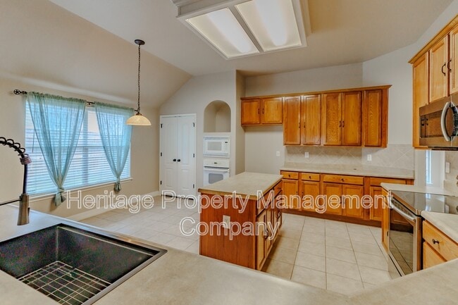 Building Photo - 26923 Trinity Heights