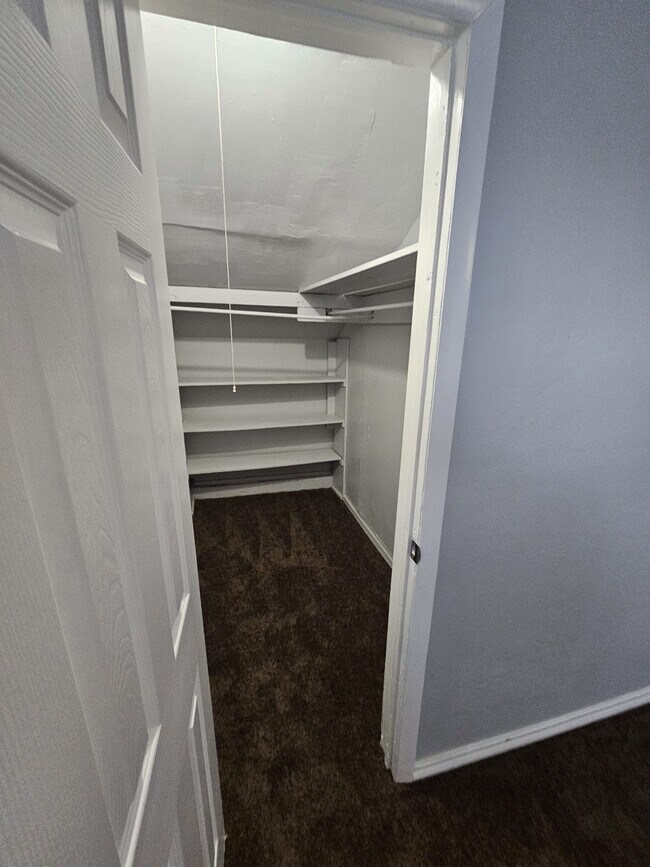 Building Photo - 2505 NW Lincoln Ave