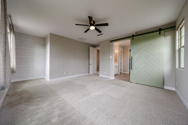 Building Photo - Move In Ready!stunning 3 bedroom, 2.5 bathroom home located in Phoenix!
