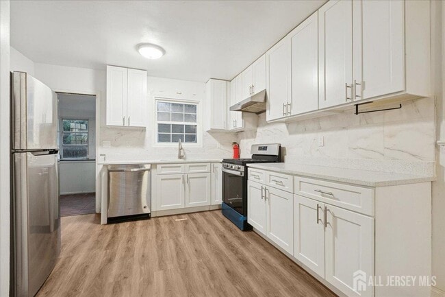 Building Photo - 37 Ireland Ave