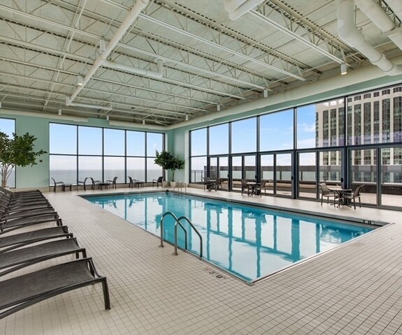 Building Photo - 450 E Waterside Dr