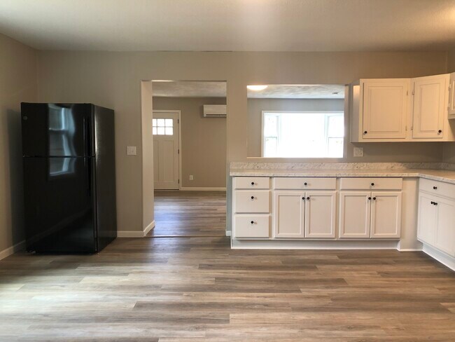 Kitchen - 15 Pineview Ave