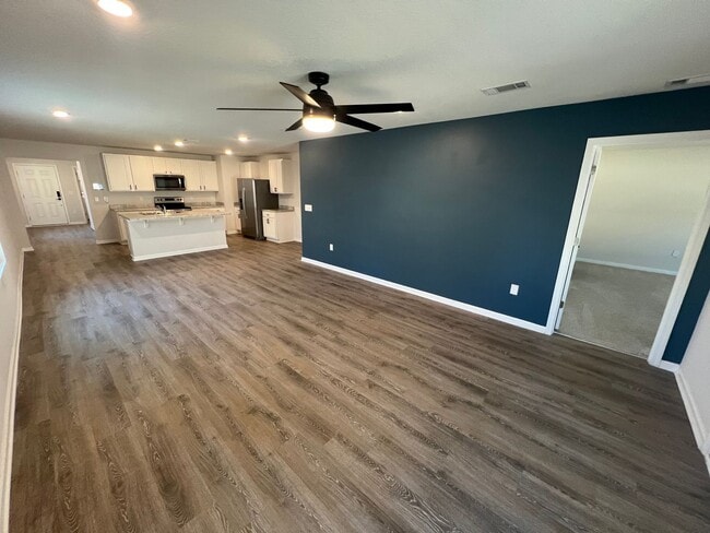 Building Photo - Beautiful 3 Bedroom, 2 Bath Pace Home available !!