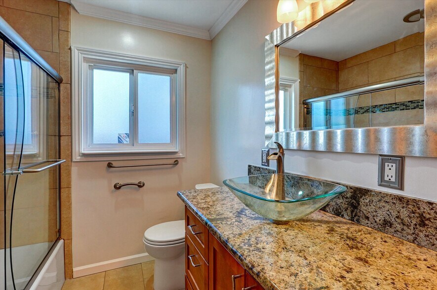 Building Photo - 17068 Celtic St