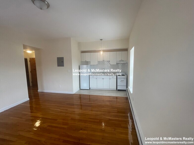 Building Photo - 180 North Beacon St