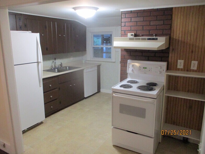 Building Photo - 23 Gagne St