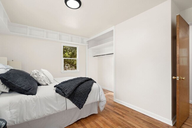 Building Photo - Stunning Fully Remodeled 3-Bedroom Home with Fenced Yard