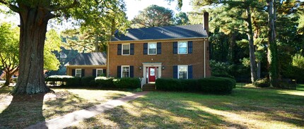 Building Photo - Water View, private wooded lot on dead end street!