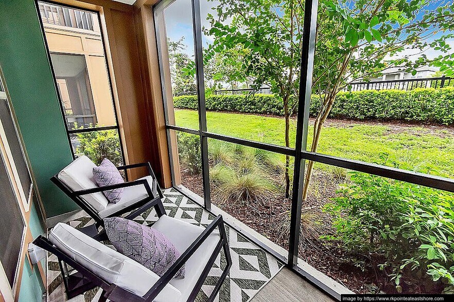 Building Photo - 2423 Areca Palm Dr