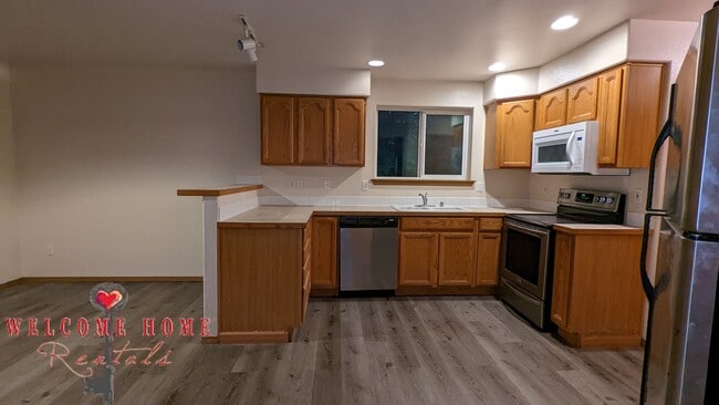 Building Photo - The amenities of an apartment community in a gorgeous home!