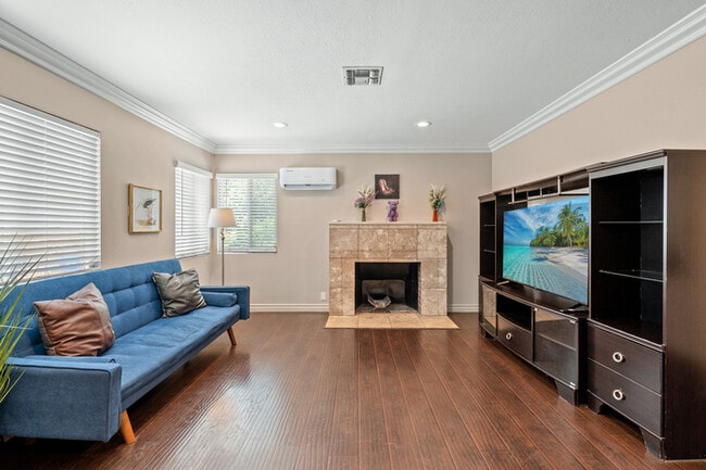 Primary Photo - Fully Furnished 2BR Home with Crib — Mid-T...