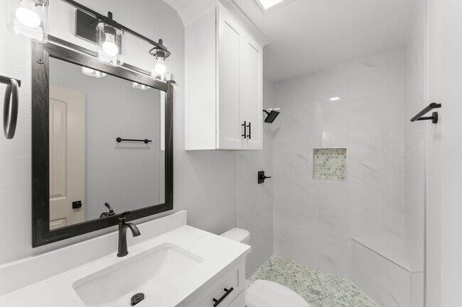 Building Photo - 5 Canyon Oak Pl