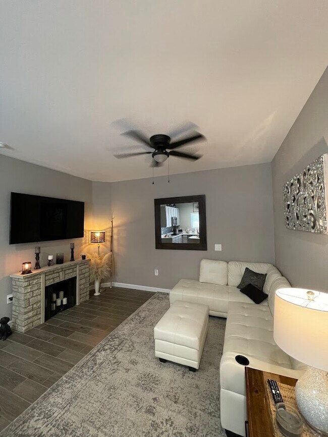 Building Photo - 24085 W Ripple Rd