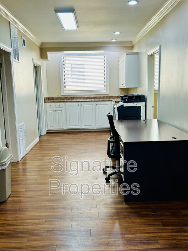 Building Photo - 1821 Seymour Dr