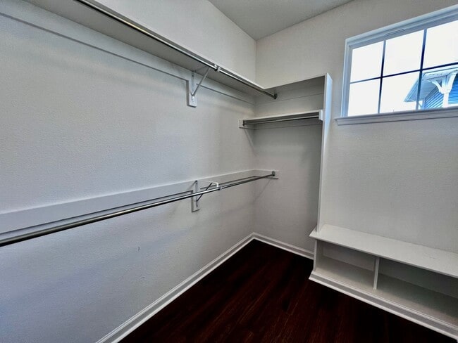 Building Photo - Luxurious 2-Bed Home with Gourmet Kitchen ...