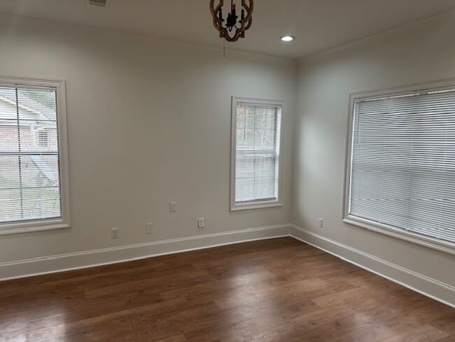 Building Photo - 3/2 with bonus room for rent in Gluckstadt!!!