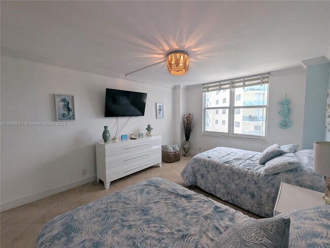 Building Photo - 3725 S Ocean Dr