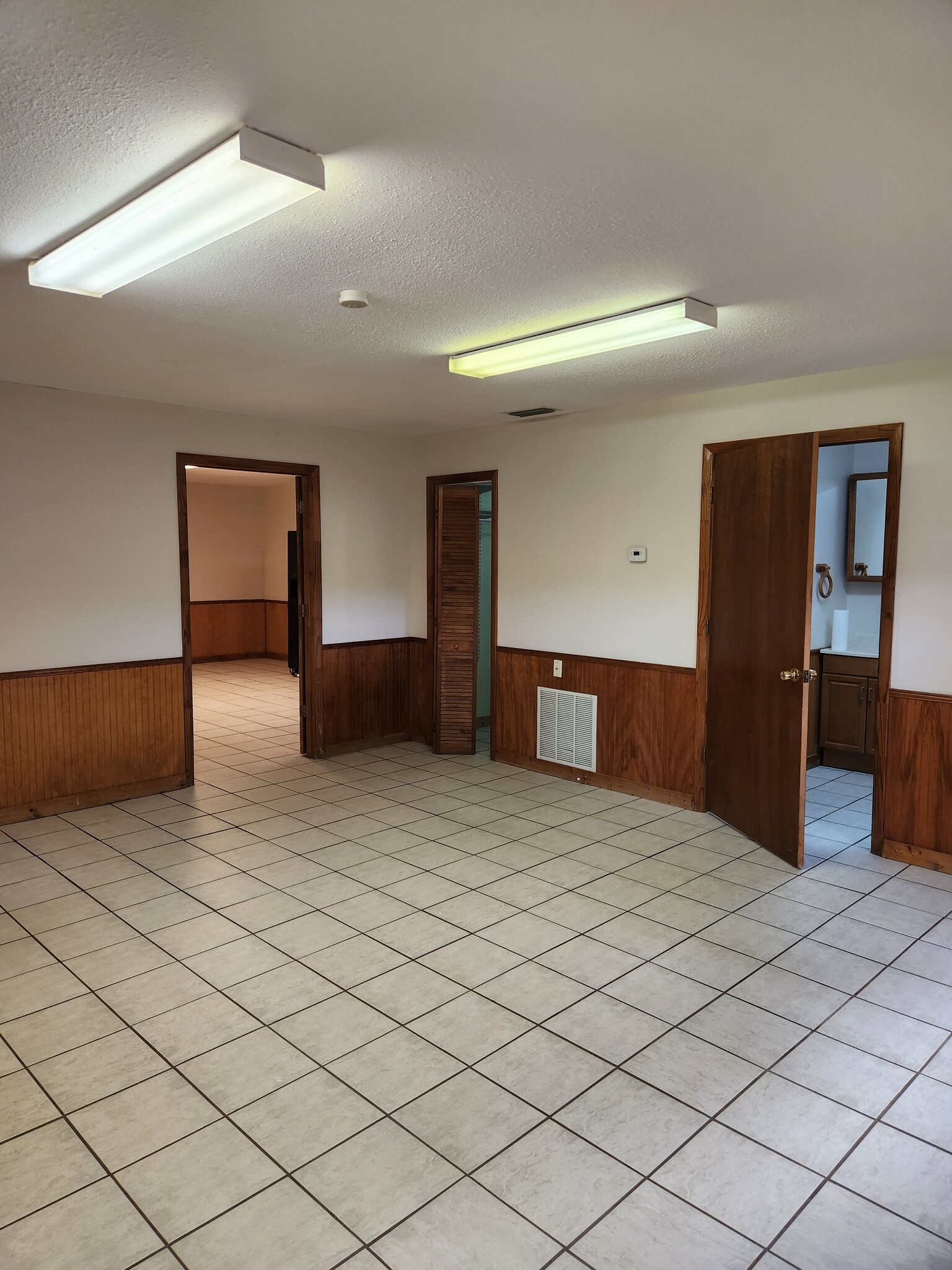 Primary Bedroom, Bathroom to right, walk thru closet in middle, left opens to L, K, D - 5212 Bertsville Rd