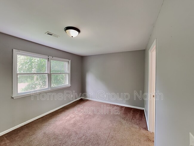 Building Photo - 1847 Boulevard St