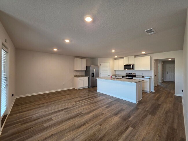 Building Photo - Nearly New 4BR/2BA home close to I10 with energy savings built in