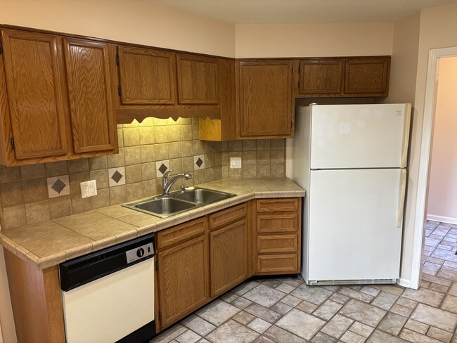 Building Photo - 176 Kinloch Ct