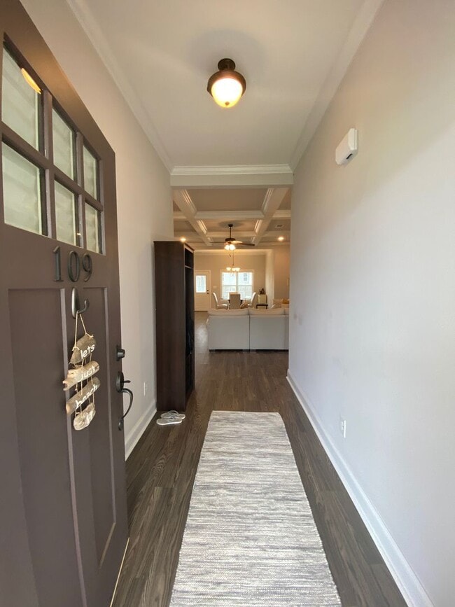 Building Photo - 109 Cascades Ct