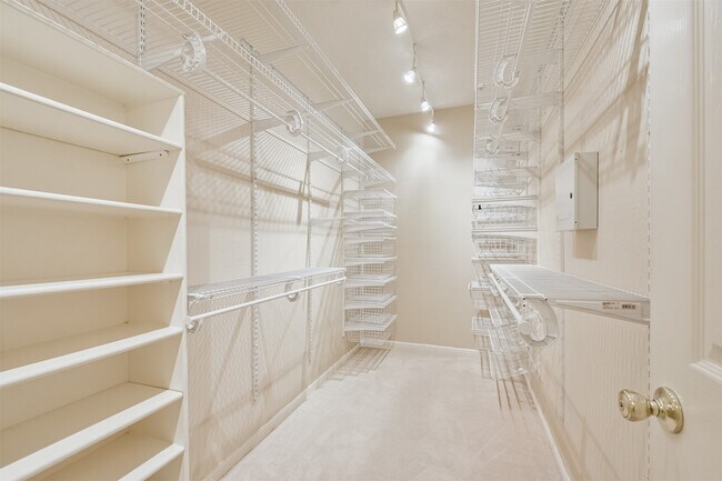 Building Photo - 7603 Quintero Dr