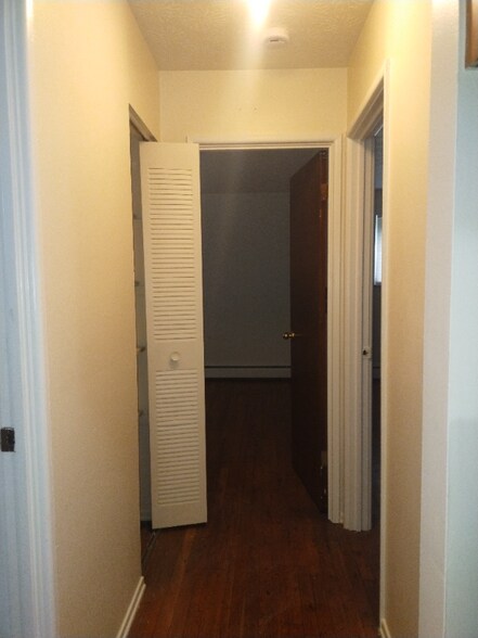 Building Photo - 2044 Mills Ave