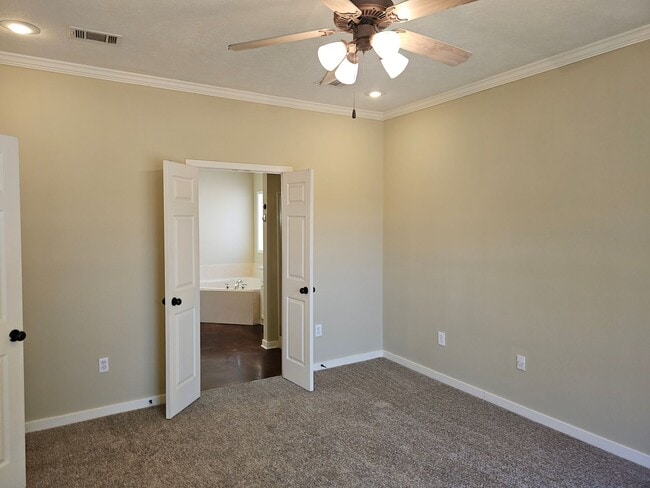 Building Photo - 132 Middlefield Dr