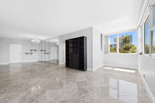 Building Photo - 3003 Terramar St