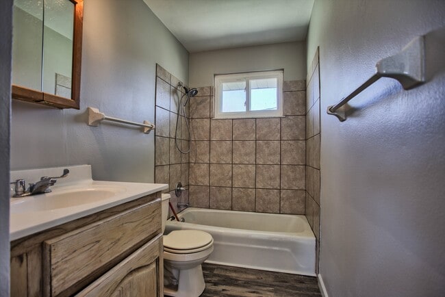 Building Photo - Completely Renovated 2 Bedroom Duplex in Collinsville - Great price and lots of space!