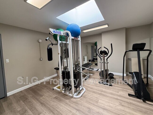 Building Photo - 4500 Laurel Canyon Blvd