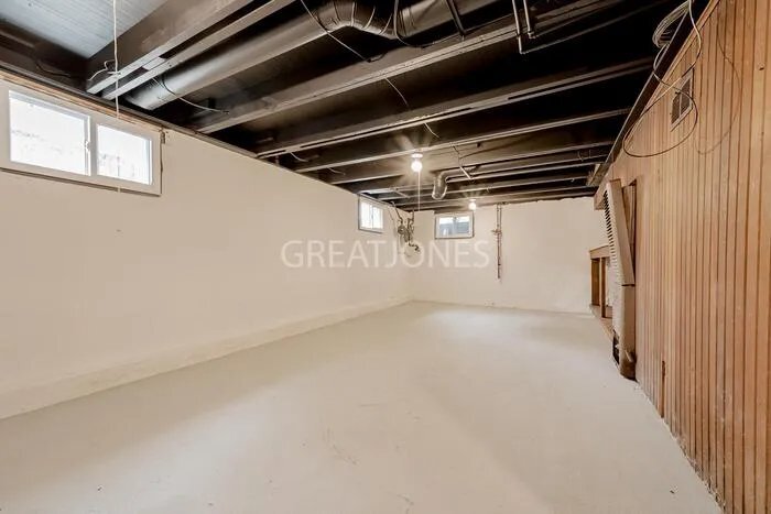 Building Photo - 812 N Elm Ave