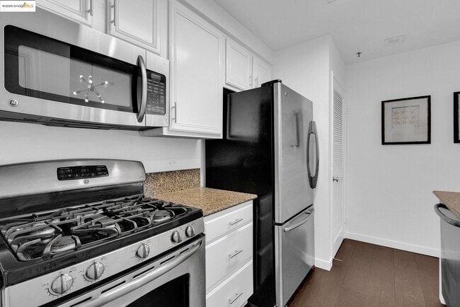 Building Photo - 180 Caldecott Ln