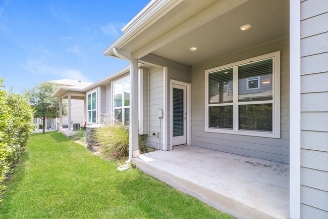 Building Photo - Beautiful two level Condo