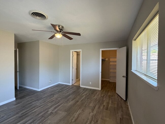 Building Photo - 749 Burkshire Dr