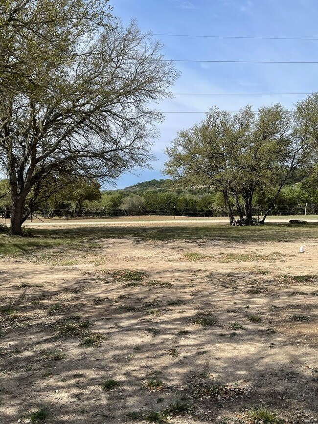 Building Photo - Hill Country Retreat on Acreage in Bandera
