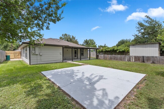 Building Photo - 804 Valerie Ave