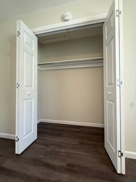 Building Photo - 11 Oak Forest Ln