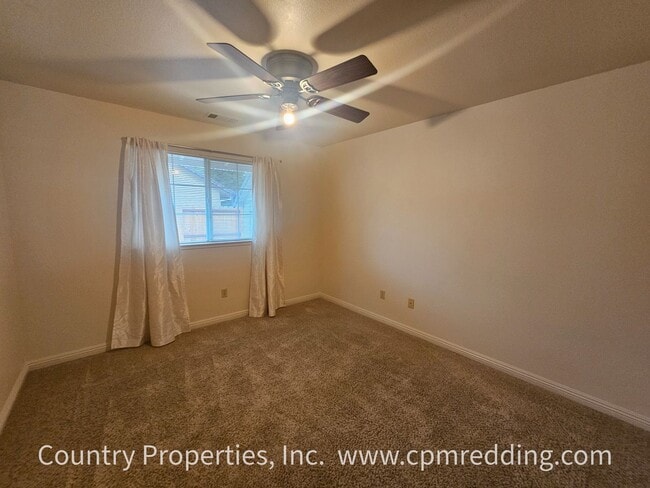 Building Photo - Spacious Home in Saratoga Estates with Lan...