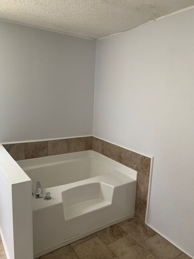Building Photo - 259 Casual Dr