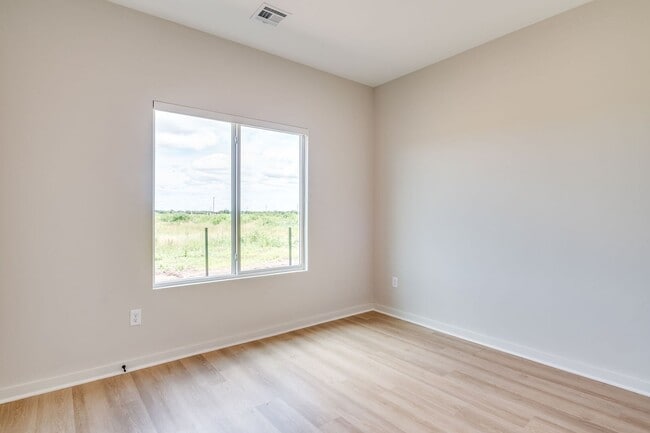 Building Photo - Area151-Kingston Plan